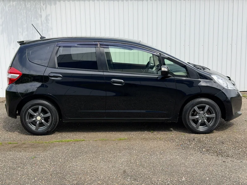 Honda Fit 2013 — купить в автосалоне «Алмаз Авто», ст. Динская — фото 8