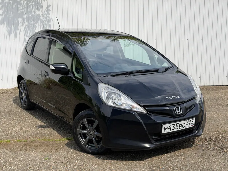 Honda Fit 2013 — купить в автосалоне «Алмаз Авто», ст. Динская — фото 1