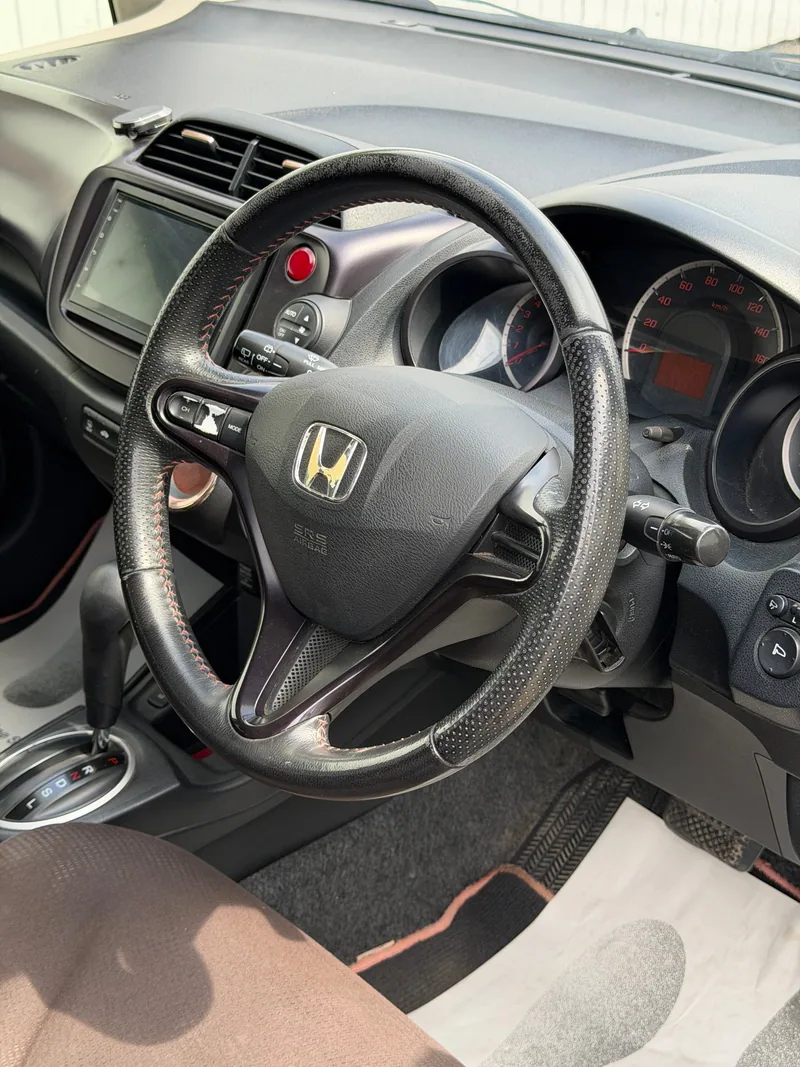 Honda Fit 2013 — купить в автосалоне «Алмаз Авто», ст. Динская — фото 11