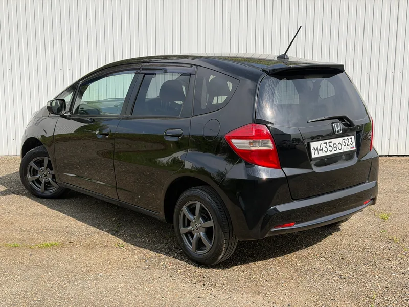 Honda Fit 2013 — купить в автосалоне «Алмаз Авто», ст. Динская — фото 2