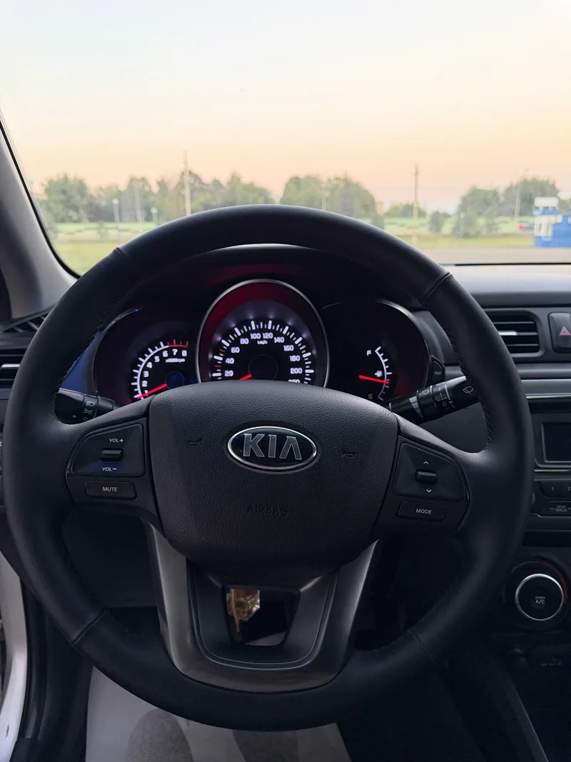 KIA Rio 2014 — купить в автосалоне «Алмаз Авто», ст. Динская — фото 10