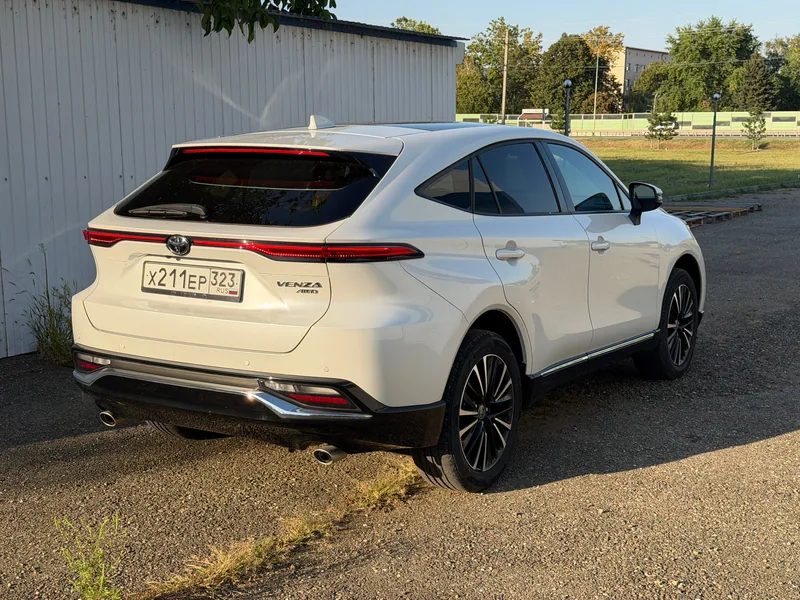 Toyota Venza 2022 — купить в автосалоне «Алмаз Авто», ст. Динская — фото 3