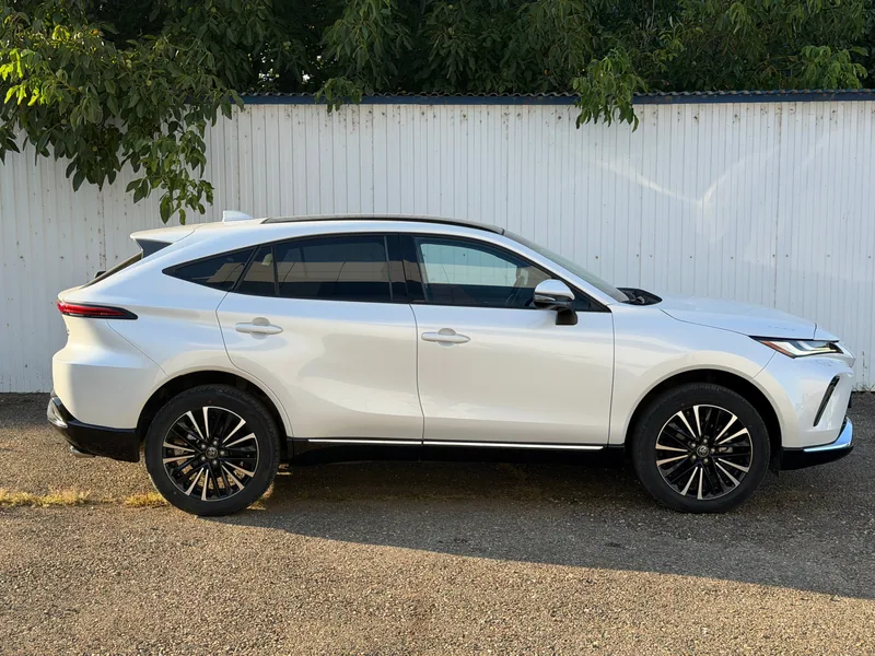 Toyota Venza 2022 — купить в автосалоне «Алмаз Авто», ст. Динская — фото 2