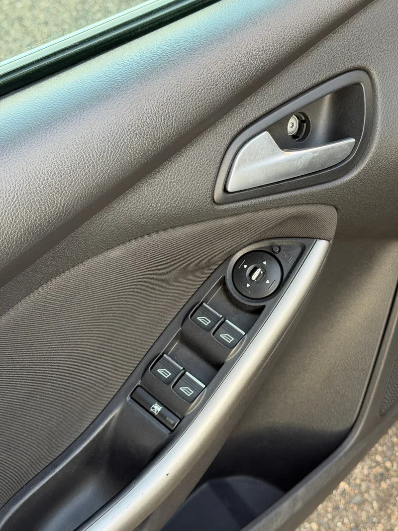 Ford Focus 2011 — купить в автосалоне «Алмаз Авто», ст. Динская — фото 17