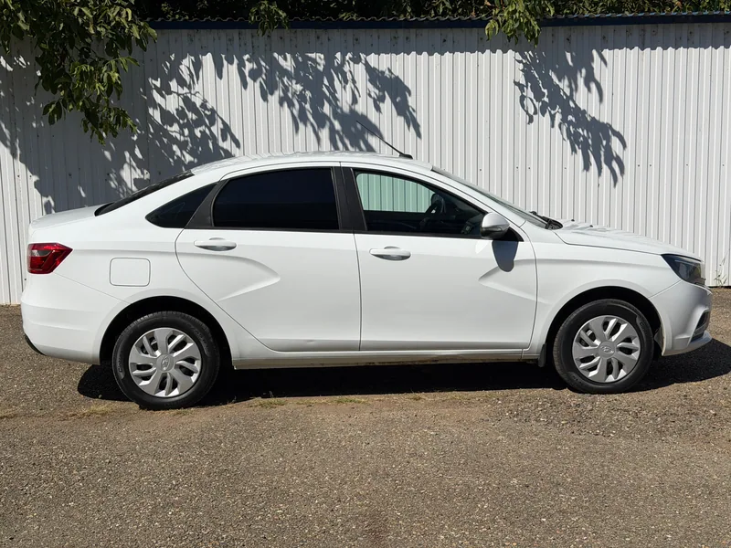 ВАЗ (LADA) Vesta 2018 — купить в автосалоне «Алмаз Авто», ст. Динская — фото 2