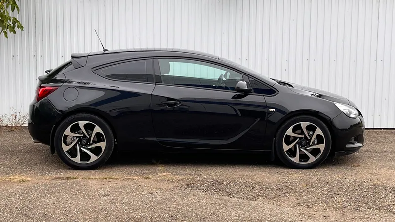 Opel Astra GTC 2014 — купить в автосалоне «Алмаз Авто», ст. Динская — фото 2