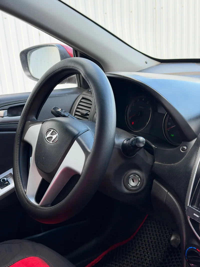 Hyundai Solaris 2012 — купить в автосалоне «Алмаз Авто», ст. Динская — фото 11