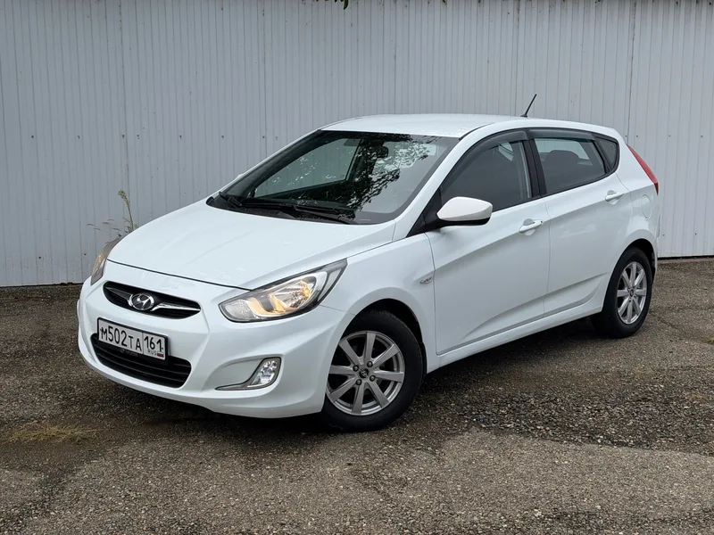 Hyundai Solaris 2013 — купить в автосалоне «Алмаз Авто», ст. Динская — фото 3