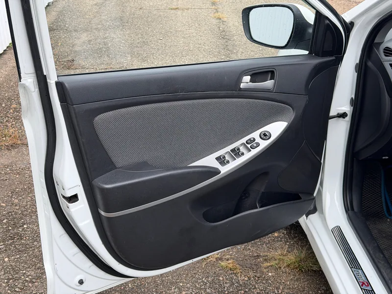 Hyundai Solaris 2013 — купить в автосалоне «Алмаз Авто», ст. Динская — фото 13