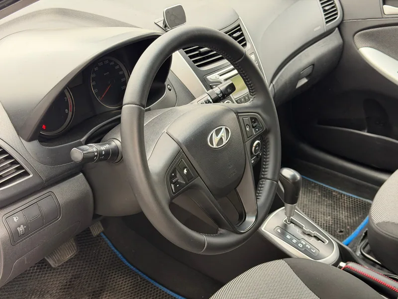 Hyundai Solaris 2013 — купить в автосалоне «Алмаз Авто», ст. Динская — фото 12
