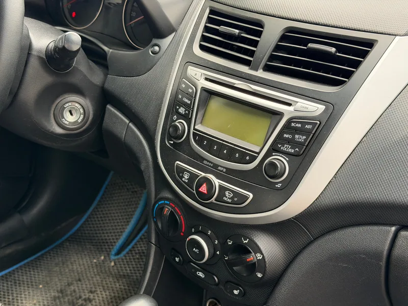 Hyundai Solaris 2013 — купить в автосалоне «Алмаз Авто», ст. Динская — фото 16