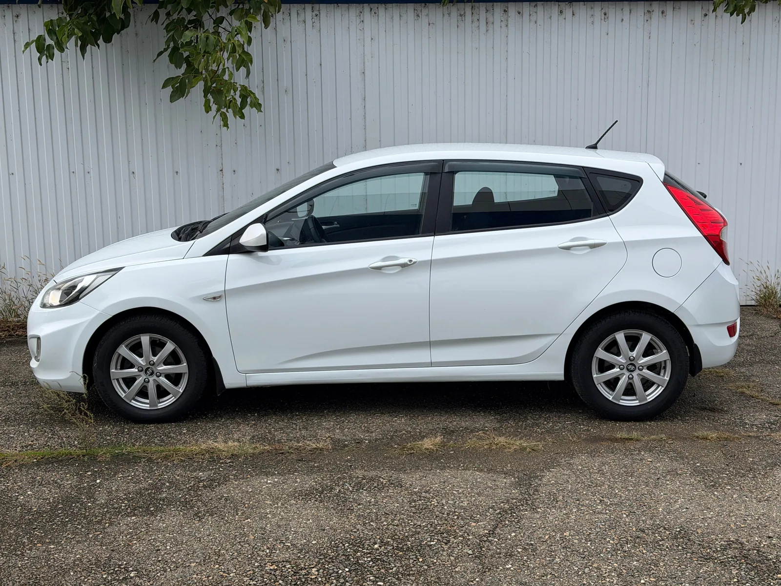Hyundai Solaris 2013 — купить в автосалоне «Алмаз Авто», ст. Динская — фото 4