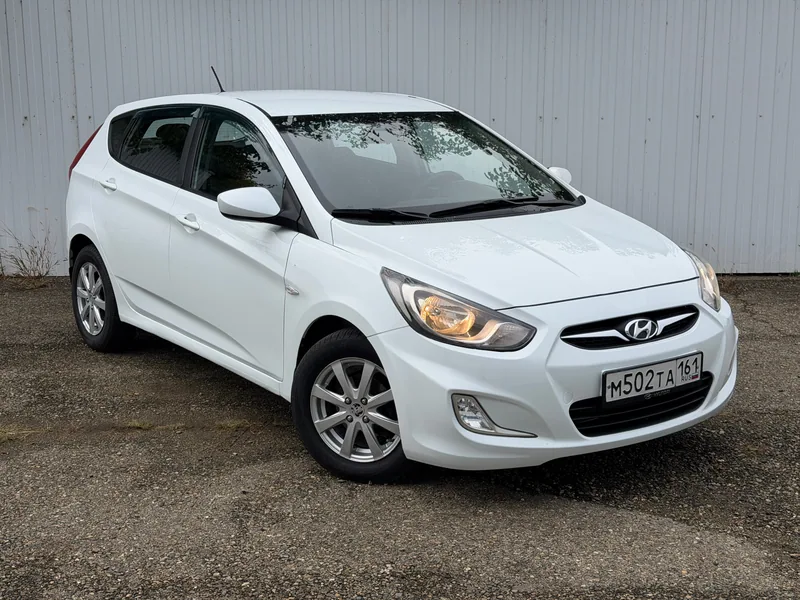 Hyundai Solaris 2013 — купить в автосалоне «Алмаз Авто», ст. Динская — фото 1