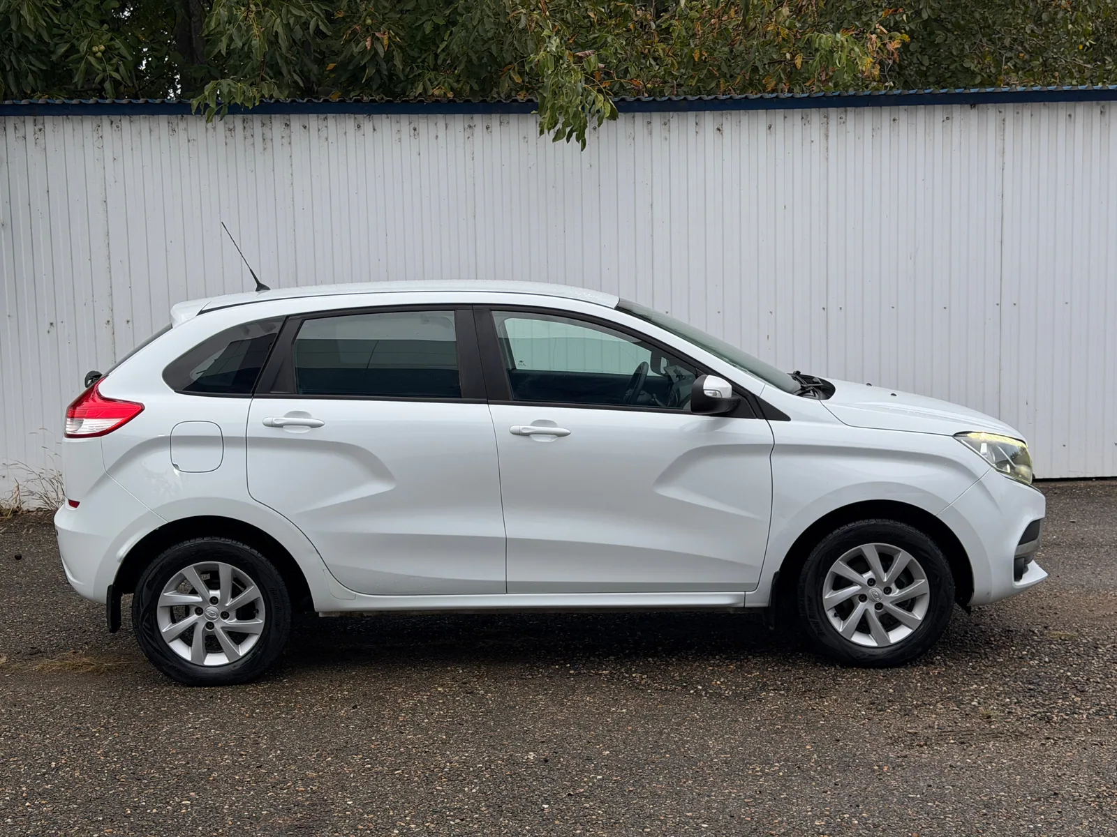 ВАЗ (LADA) XRAY 2017 — купить в автосалоне «Алмаз Авто», ст. Динская — фото 2
