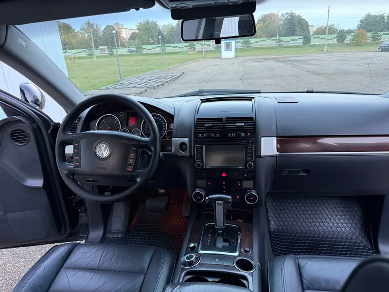 Volkswagen Touareg 2006 — купить в автосалоне «Алмаз Авто», ст. Динская — фото 9