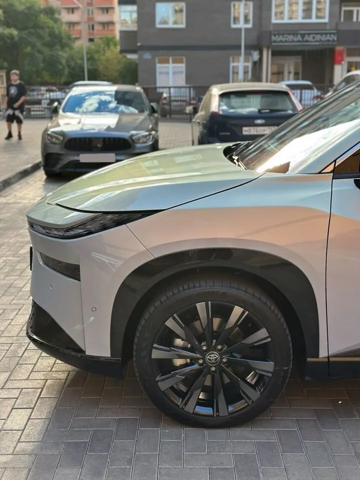 Toyota bZ3X 2026 — купить в автосалоне «Алмаз Авто», ст. Динская — фото 4