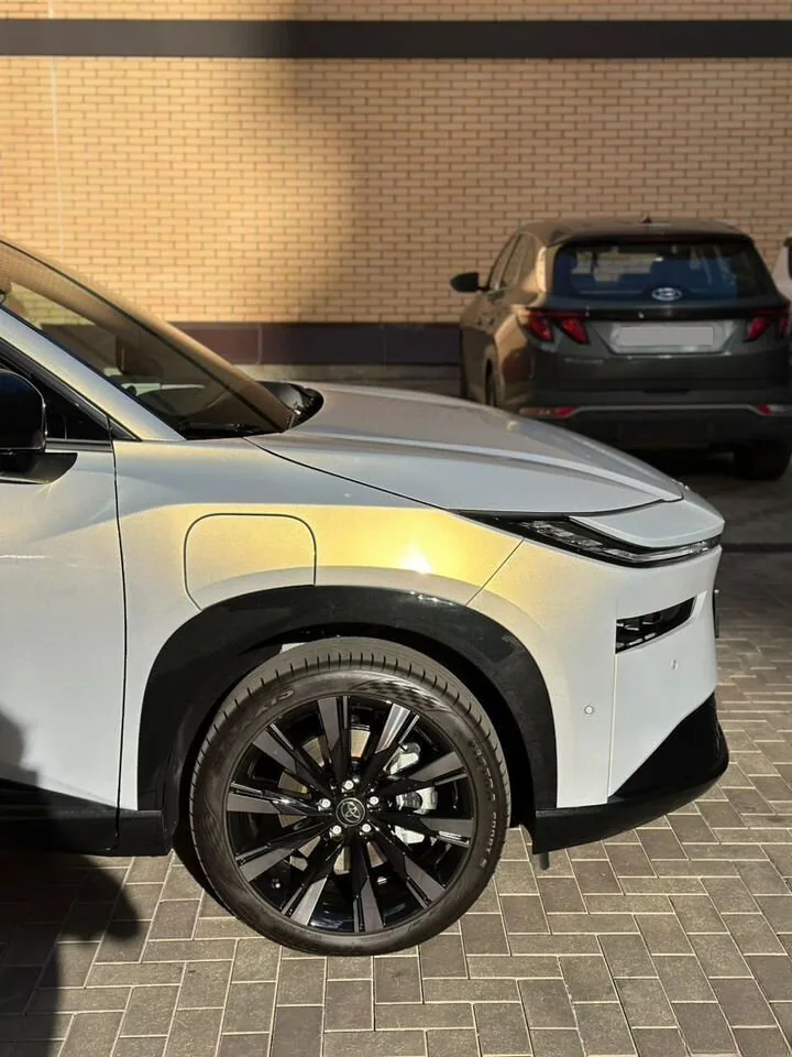Toyota bZ3X 2026 — купить в автосалоне «Алмаз Авто», ст. Динская — фото 2